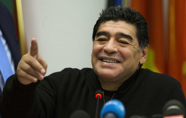 Sería lindo porque a cualquier hincha del fútbol argentino le gustaría ver a Maradona con la camiseta de su equipo