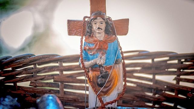 El calor no detiene a los fieles del Gauchito Gil en Paraná
