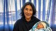 La mujer de 62 años que fue madre primeriza recibió el alta junto a su bebé tras el nacimiento histórico en Argentina
