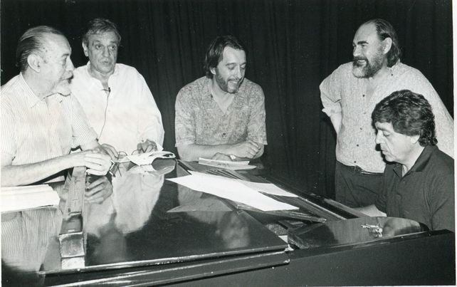 Con el tiempo, el personaje de Emilio Lenski (segundo desde la izquierda) se desdobló y sumó a Hamlet Lima Quintana (izquierda). A su lado, llopis, Zapata y Cánepa.