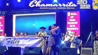 Le pidió casamiento en el escenario de la Fiesta de la Chamarrita