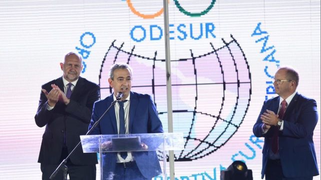 El intendente Javkin en el cierre de los III Juegos Suramericanos de la Juventud en Rosario.