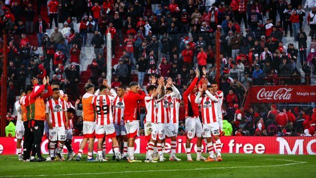 Los jugadores de Instituto se fueron ovacionados del Monumental de Alta Córdoba.