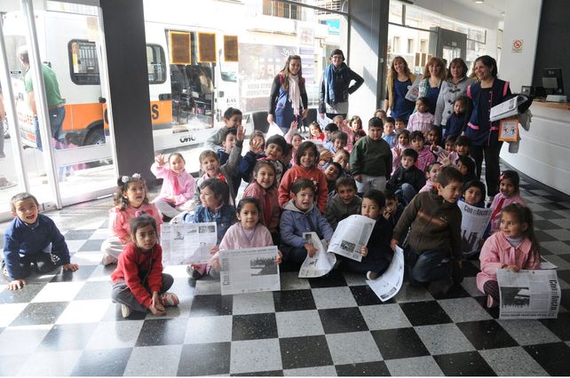 Atentos. Los pequeños y sus docentes escucharon todas las explicaciones.