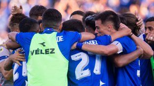 Vélez le ganó en el final a Huracán