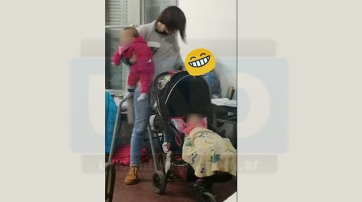 Una profe se hace cargo de los hijos de sus alumnas para que puedan copiar