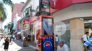 Intentaron retirar los totem de la peatonal