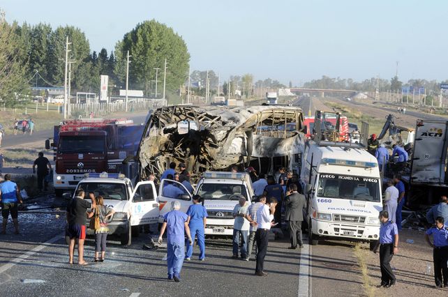 Imágenes del desastre en la autopista de Mendoza.