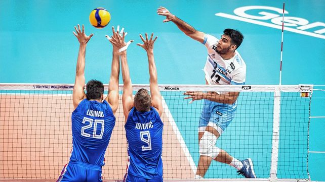 Argentina jugó en gran nivel para seguir en carrera.