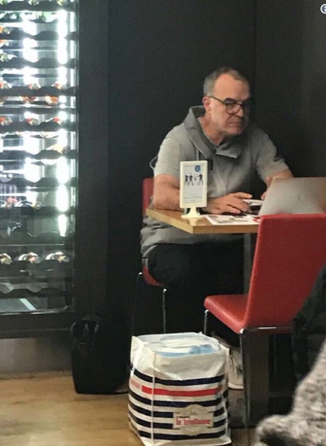 La triste imagen de Bielsa que da la vuelta al mundo