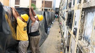 Mientras arreglan el cementerio, la gente consulta en los privados