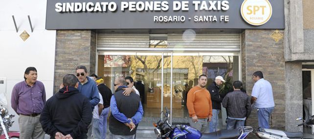 Taxistas rosarinos correrán desnudos una maratón por más seguridad