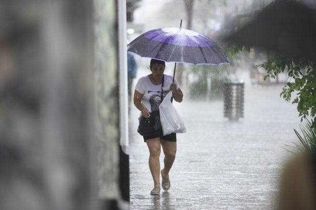 El tiempo en Rosario: alerta amarilla en un viernes con tormentas y mucho viento