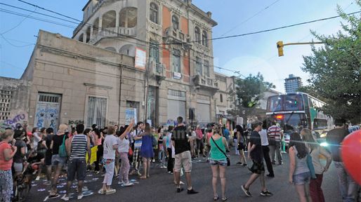 Exigen que saquen los gatos muertos de la casa Cingolani