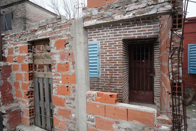 Una decena de balazos para matar a un chico de 16 años en un aguantadero de barrio Ludueña