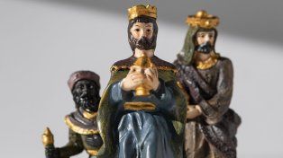 Muchos argentinos aguardan por un nuevo día de descanso y se preguntan qué pasa este lunes 6 de enero, día de los Reyes Magos. Todos los feriados de 2025