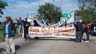 Los pescadores mantienen el acampe sin cortes hasta el martes