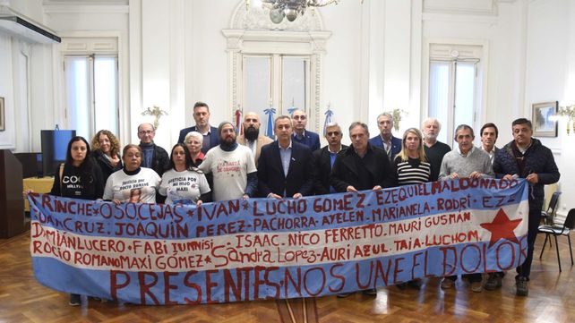 El intendente Pablo Javkin se reunió este viernes con Familiares y Víctimas de Inseguridad y la Multisectorial por la Paz.&nbsp;