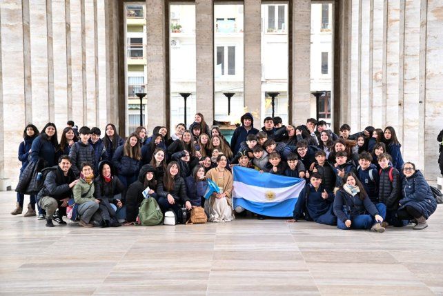 El patio cívico del Monumento a la Bandera fue escenario de la nueva promesa de lealtad de alumnos de Rosario