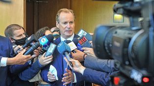 Gustavo Bordet calificó de incomprensible la demora de la apertura de los puentes
