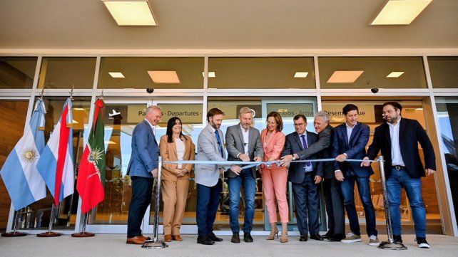 Rogelio Frigerio inauguró el aeropuerto de Concordia.