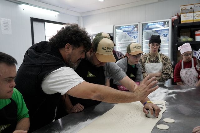 Nicolás, dueño de Al Volo Fisherton, se unió a la Fundación San Agustín y ahora juntos le dan mucha más fuerza a todo este proyecto.
