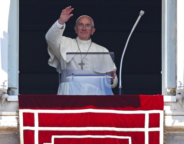 Desde la ventana del apartamento pontificio se dirigió a los miles de turistas y peregrinos.