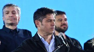 Máximo Kirchner mostró su incomodidad durante el discurso de Kicillof.