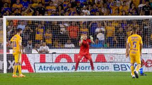 “Nahuel es un experto para provocar a sus rivales y hacerlos fallar penales”, destacó el diario Récord sobre la actuación del rosarino campeón con Newells.