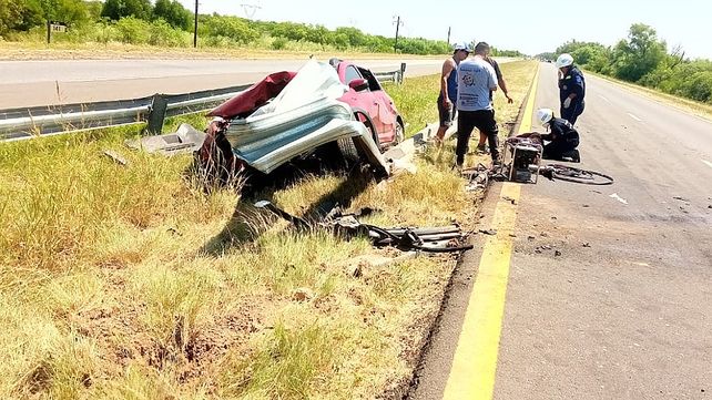 Vuelco en RN12: murió una mujer y dos personas resultaron heridas
