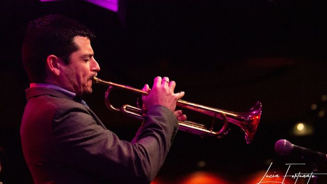 El reconocido trompetista de jazz Mariano Loiacono se presenta este viernes 22 junto a su quinteto en Plataforma Lavarden