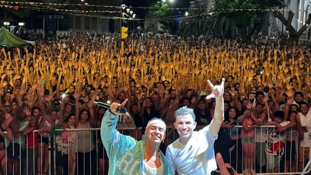 Viví 25 de Mayo volvió a encender el corazón de Paraná con una noche multitudinaria