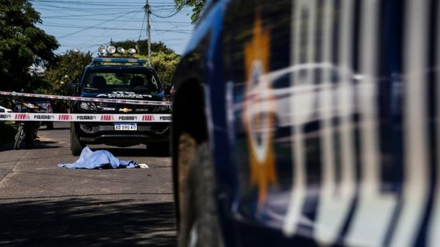 Un joven fue asesinado en zona sur de Rosario cuando llevaba a su hija al jardín de infantes