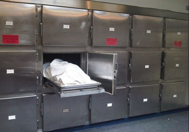 Lo dieron por muerto pero se despertó antes de terminar en la morgue