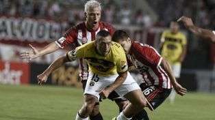 Con el debut de Matosas, Estudiantes pisa la altura de Potosí