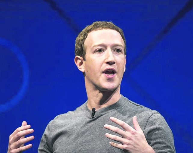 zuckerberg. El CEO de Facebook perdió miles de millones de dólares.