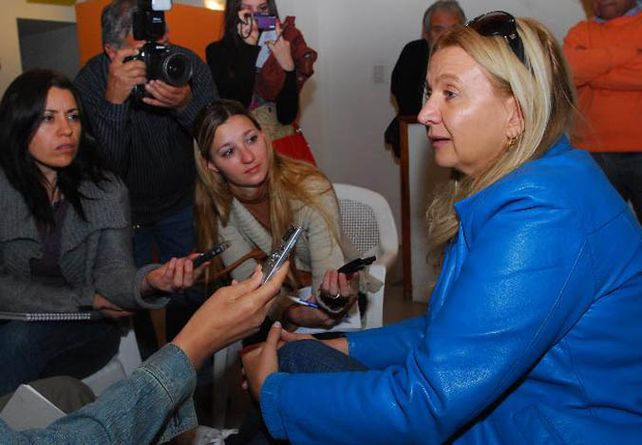 La hermana. Adriana Diez en una pasada conferencia de prensa cuando seguía la odisea de los Tribunales.