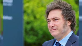 Milei reflotó sus críticas contra Pedro Sánchez y apuntó contra periodistas argentinos