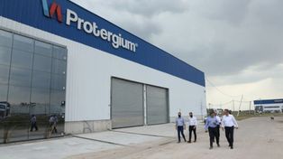 Los directivos de la alemana Helm visitaron la planta de Protergium que está en construcción.