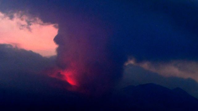 Alerta máxima y evacuación en Japón por la erupción de un volcán