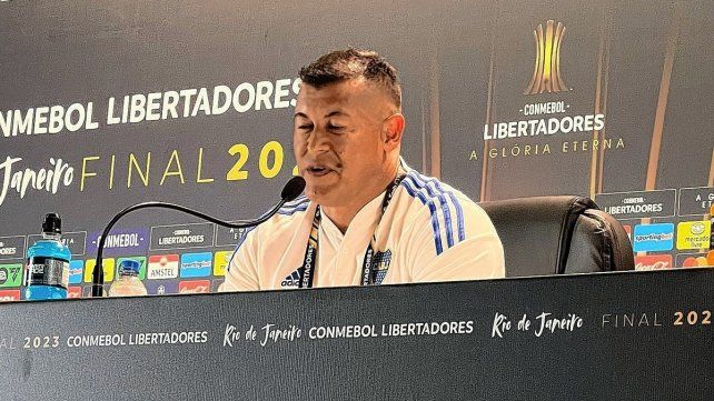 Jorge Almirón habló en la conferencia.