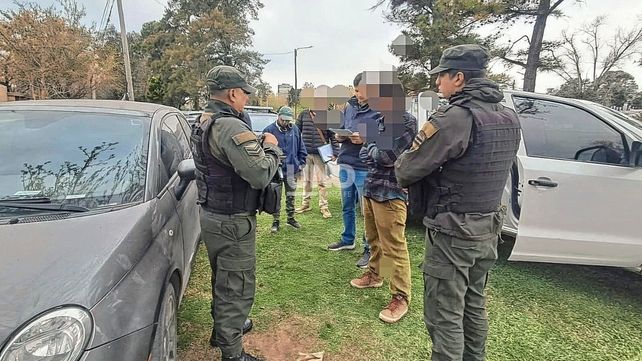Detención familiar. Gendarmería aprehendió a la pareja y a los hijos del financista Gustavo Shanahan en Rosario.