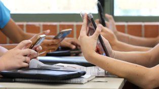Las escuelas primarias de Santa Fe no permitirán celulares ni en el aula ni en los recreos