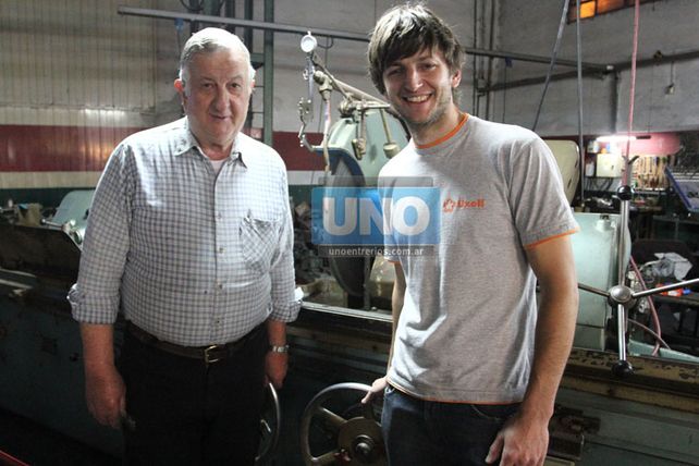 Con Don Grinóvero. Favio Grinóvero llegó y se puso a trabajar junto a su padre en Rectificaciones Sagri. El sacrificio tuvo su premio. Foto UNO/Diego Arias