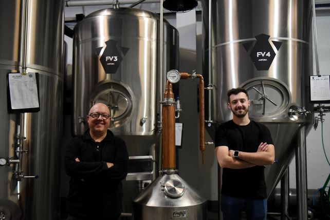 Guillermo y Federico Martínez son los dueños de la fábrica de gin Delirante London Dry Gin