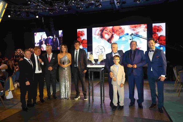 El padre del Dibu Martínez en la gala benéfica de FUNDAMI