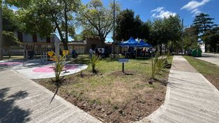 Las plazas de bolsillo se suman en distintos barrios de la ciudad.