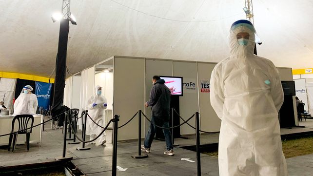 En la carpa que está en la zona del Monumento a la Bandera se siguen realizando los test rápidos de coronavirus.