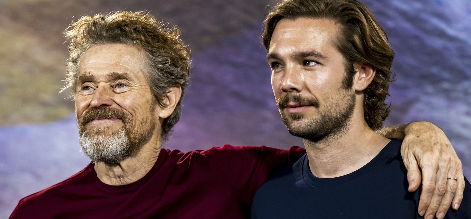 El actor Willem Dafoe y el actor español Carlos Cuevas posan durante la sesión fotográfica de la película El actor Willem Dafoe y el actor español Carlos Cuevas posan durante la sesión fotográfica de la película