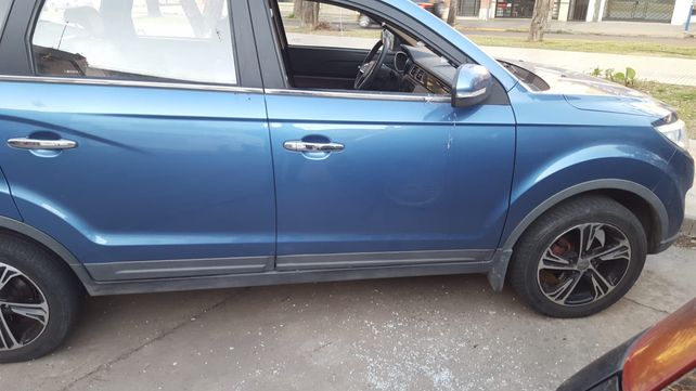 Provocaron vandalismo en los vehículos estacionados en Avenida Freyre Provocaron vandalismo en los vehículos estacionados en Avenida Freyre